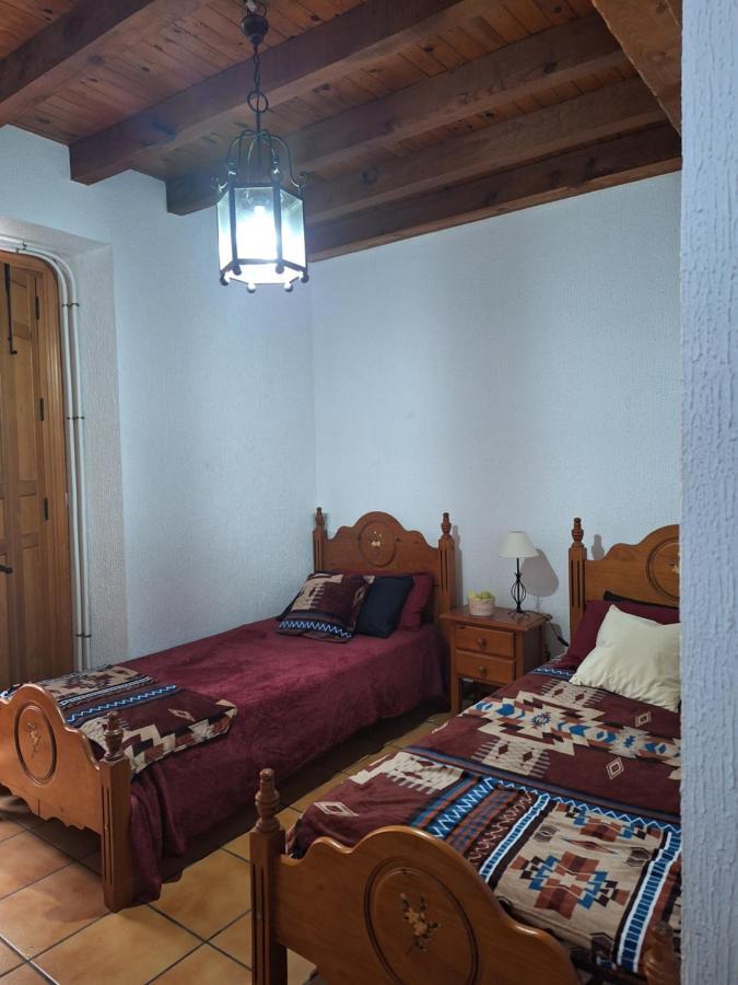 Hostal El Patio Restaurante San Bartolome de Pinares Bagian luar foto