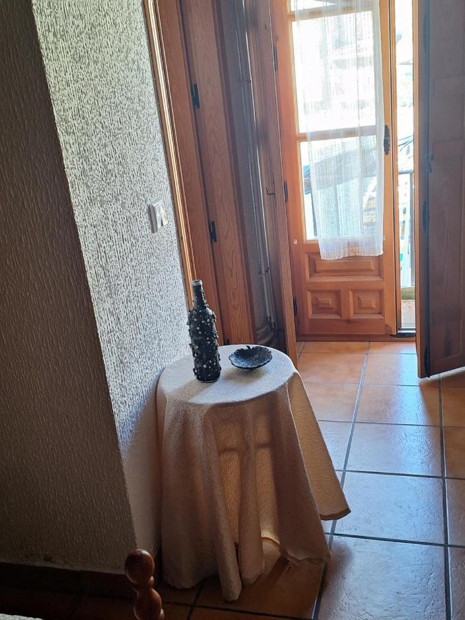 Hostal El Patio Restaurante San Bartolome de Pinares Bagian luar foto