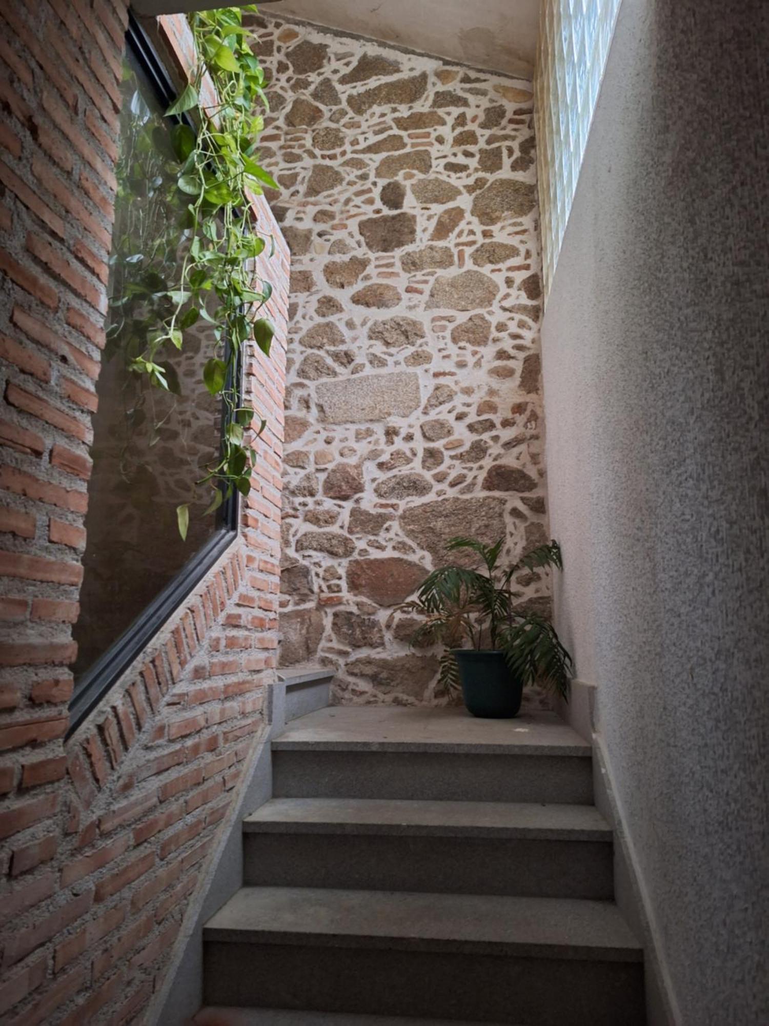 Hostal El Patio Restaurante San Bartolome de Pinares Bagian luar foto
